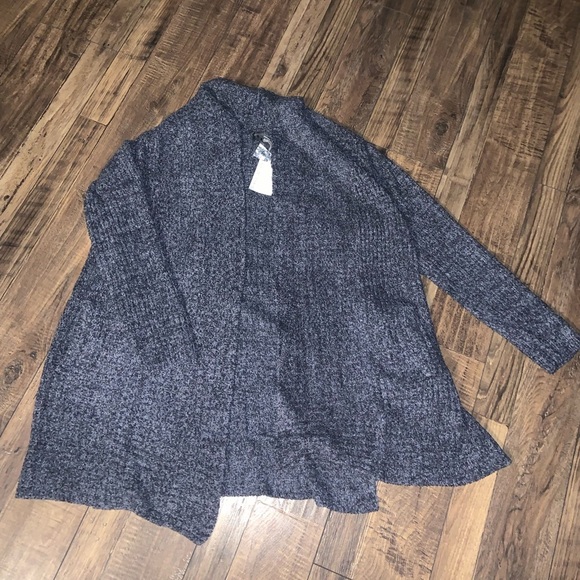 Nwt barefoot dreams cozychic montecito cardi L grey classic spring $160 casual - Picture 2 of 4
